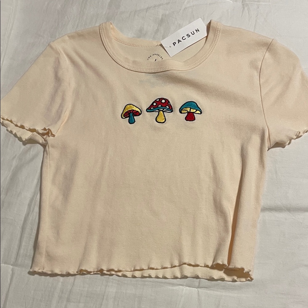Cute short sleeve top with mushrooms from pac sun Size S
